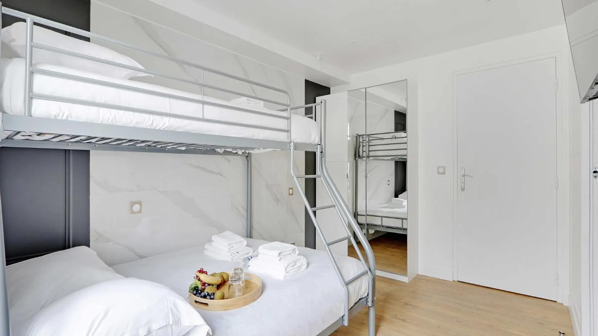 Apartment Charming Studio - 3P - Republique Paris France