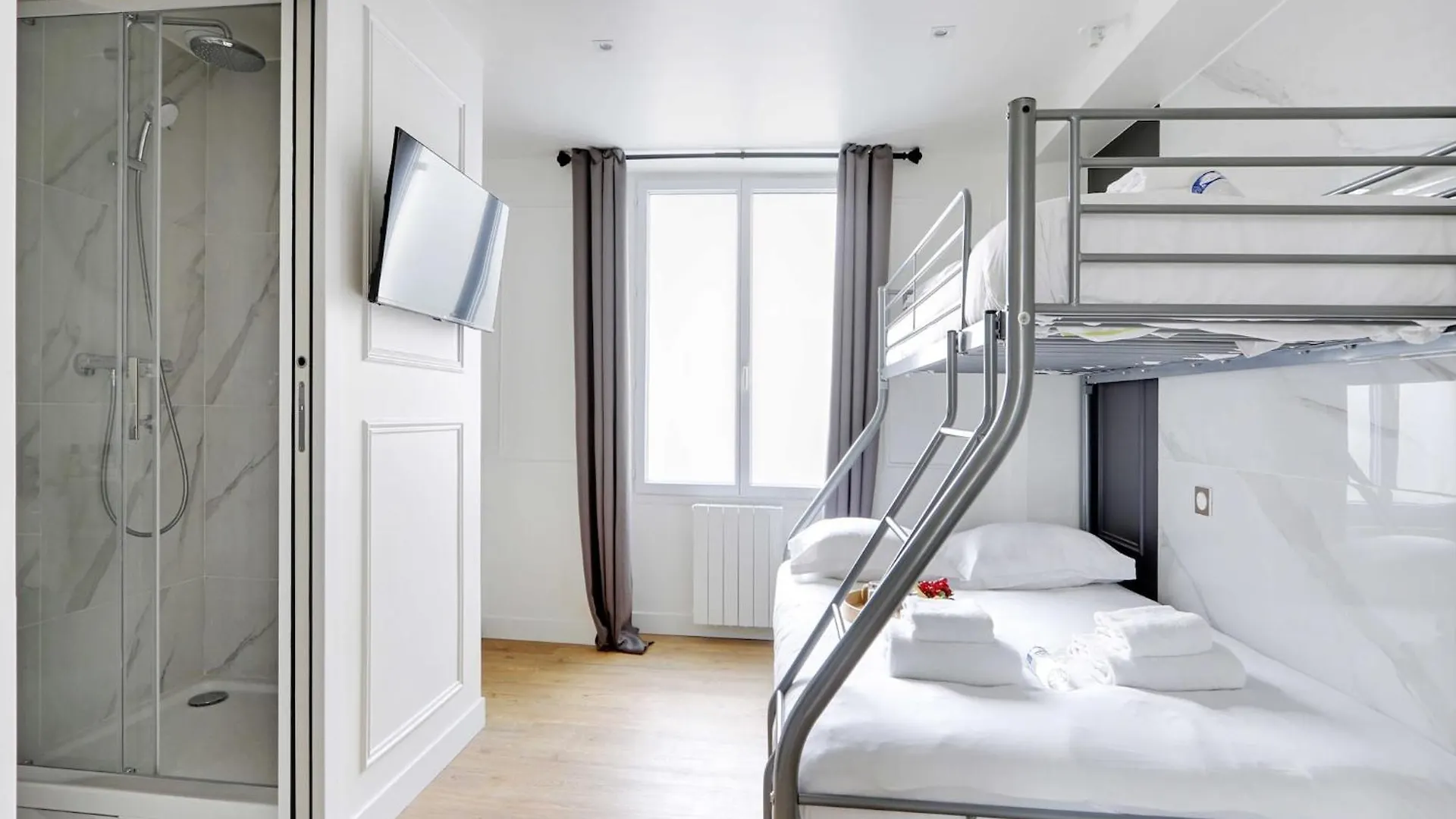 Charming Studio - 3P - Republique Paris 0*,  France