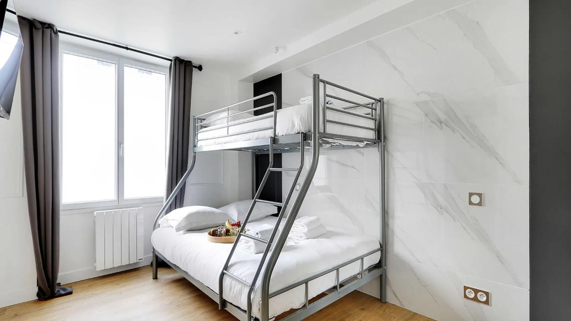 Charming Studio - 3P - Republique Paris France